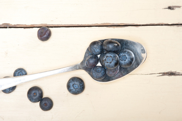 fresh blueberry on silver spoon - Fotoğraf, Görsel