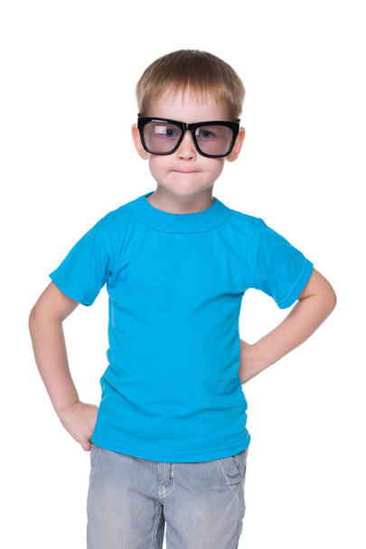 Niño inteligente en gafas
 - Foto, imagen