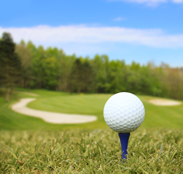 Golf ball on course - Foto, Bild