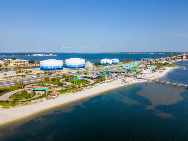Pensacola Beach watertanks en achtbaan gaan kar racebaan - Foto, afbeelding