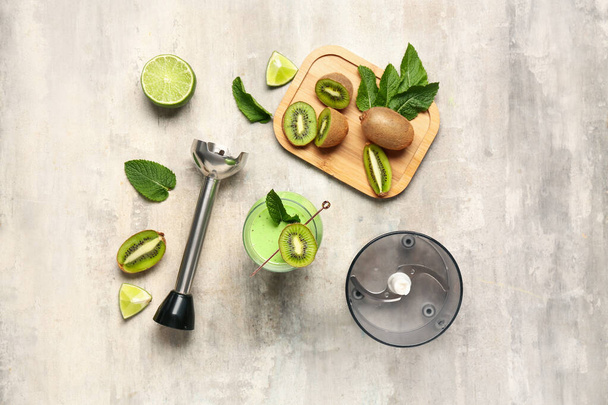 Glass of fresh kiwi smoothie with mint and lime on grey background - Fotografie, Obrázek