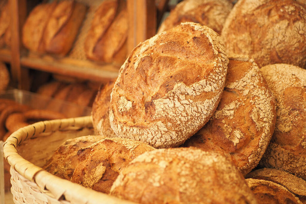Βιολογικό ψωμί στην αγορά αγροτών στην Κωνσταντινούπολη - Φωτογραφία, εικόνα