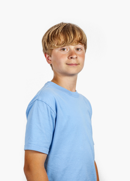 портрет щасливого усміхненого хлопчика
  - Фото, зображення