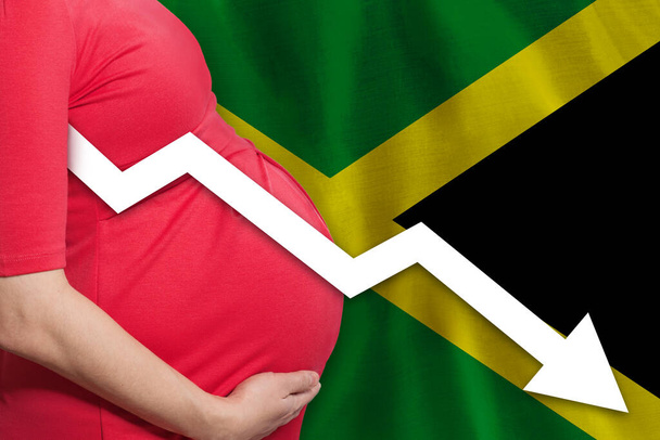 Ямайська вагітна жінка на фоні Ямайки. Падіння рівня народжуваності - Фото, зображення