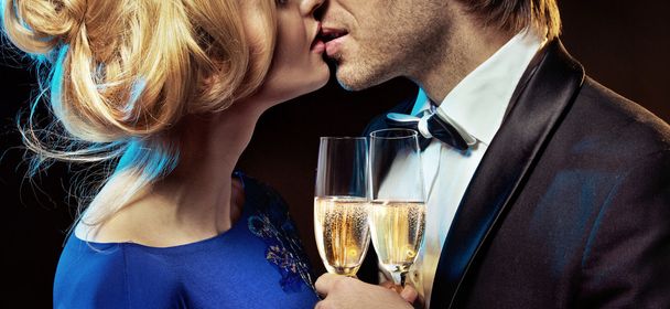 Romantic couple kissing and drinking champagne - Φωτογραφία, εικόνα