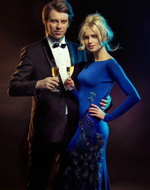 Portrait of an elegant couple with a champagne - Foto, afbeelding