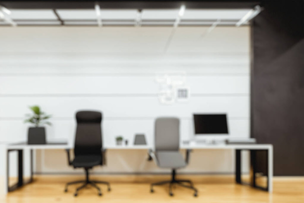 Interiores de escritório modernos na moda. Vista frontal de um Loft Open Space. Antecedentes Bokeh para reunião e apresentação. - Foto, Imagem