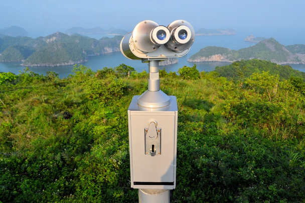 Schilderachtige Zoek verrekijker Vietnamees eiland Cat Ba - Foto, afbeelding