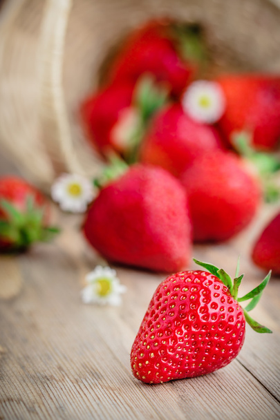Fresh strawberries on table - Φωτογραφία, εικόνα
