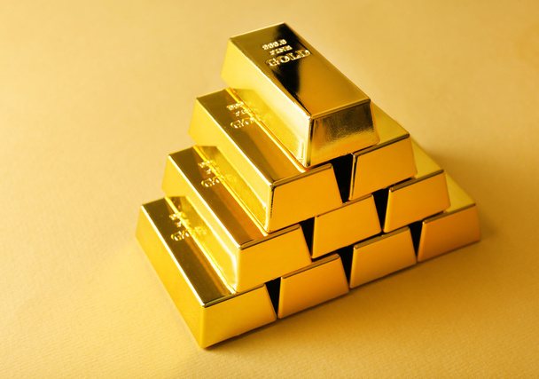 Gold bars on table close-up - Φωτογραφία, εικόνα