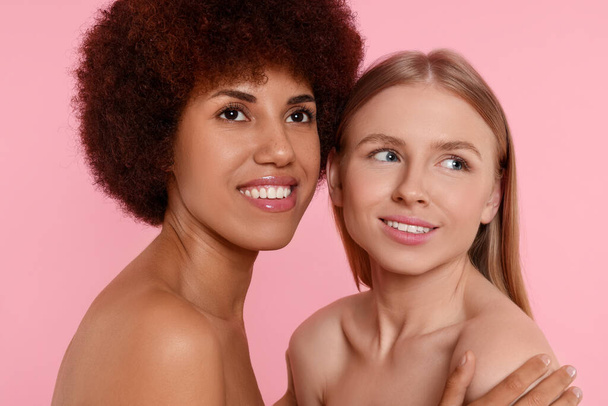 Portrait of beautiful young women on pink background - Foto, immagini