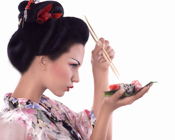 Japanese woman with sushi - Foto, afbeelding