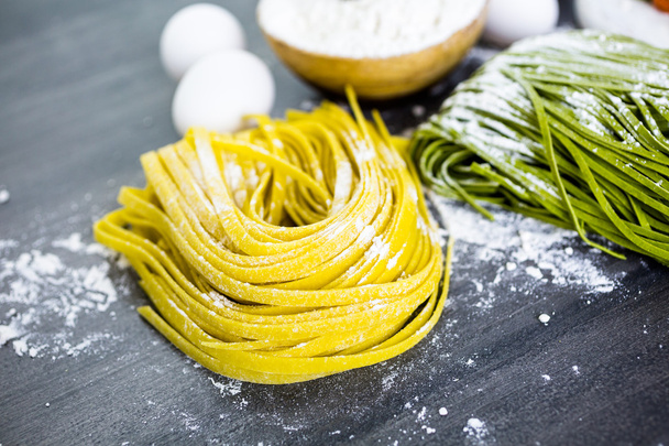 Linguine Pasta mit hofeigenen frischen Produkten - Foto, Bild