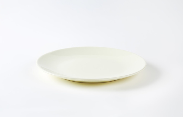 White dinner plate - Foto, afbeelding