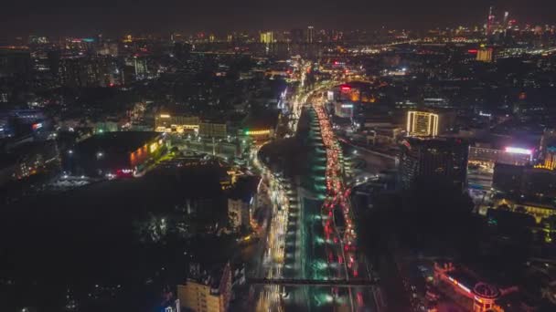 Zpožděná letecká fotografie moderní městské krajiny v Kuang-čou v letech 2020-2021, včetně mostů, doků a budov. - Záběry, video