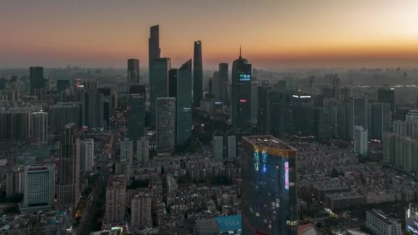 Légi felvétel Guangzhou modern városi tájairól 2022-ben, beleértve a hidakat, mólókat, épületeket stb.. - Felvétel, videó