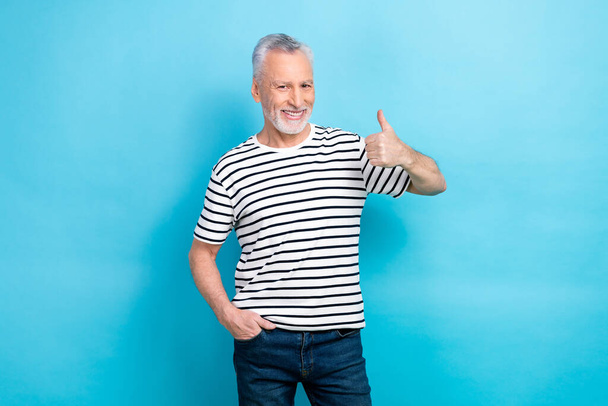 Portrait of attractive pensioner man feel young showing thumb up deal yes like symbol isolated blue color background. - Valokuva, kuva
