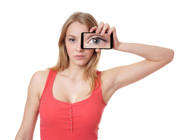 mulher segurando câmera telefone para o rosto
 - Foto, Imagem