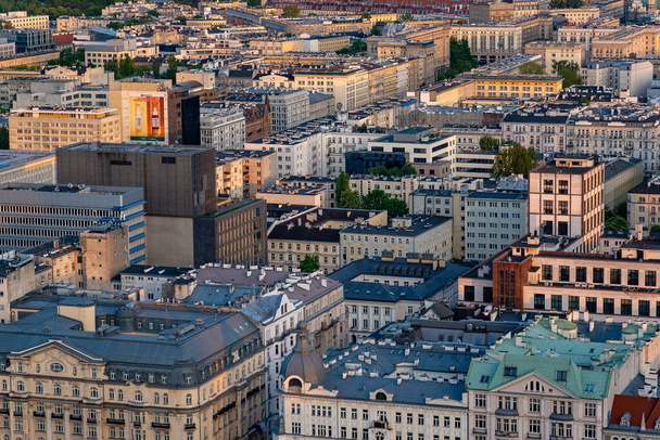 Blick auf das Stadtzentrum aus der Luft Warschau, Polen, 30. Juni 2023 - Foto, Bild