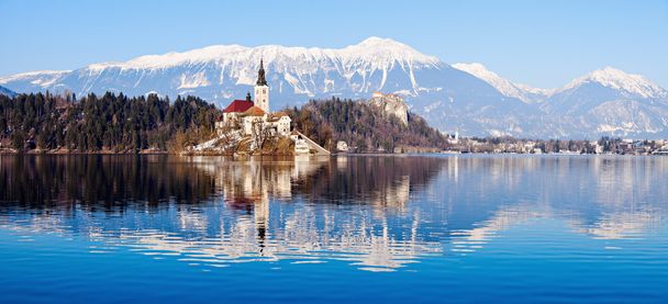 Kerk van de veronderstelling op Lake Bled - Foto, afbeelding