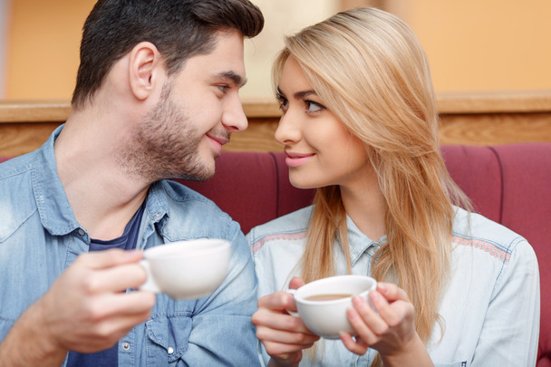 Couple enjoying coffee - Fotografie, Obrázek