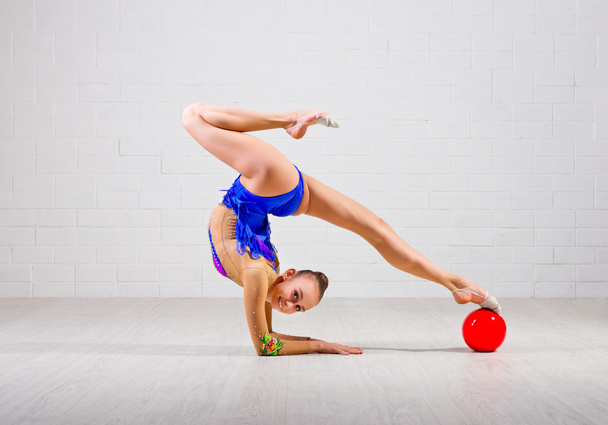 Girl engaged art gymnastics - Fotografie, Obrázek