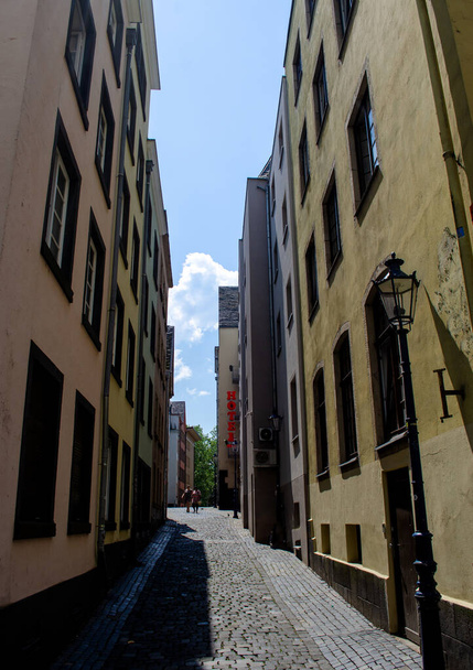 Talot Saksassa Kölnissä kapealla kadulla - Valokuva, kuva
