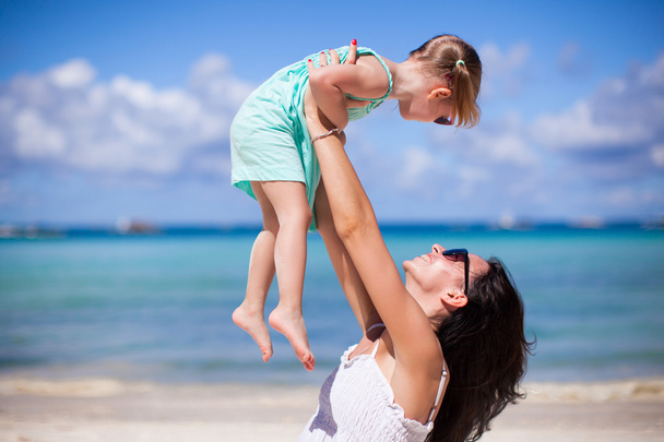 entzückende kleine Mädchen haben Spaß im Freien, Korsika - Foto, Bild