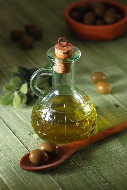olive oil in glass bottle - 写真・画像