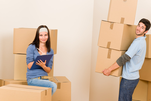 Moving home young couple carrying cardboard boxes - Foto, Bild