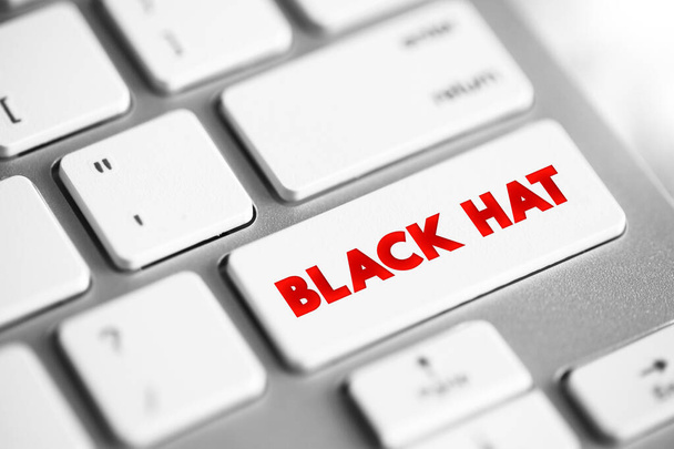 Sombrero Negro es un hacker que viola la seguridad informática para su propio beneficio personal o por malicia, botón de concepto de texto en el teclado - Foto, Imagen