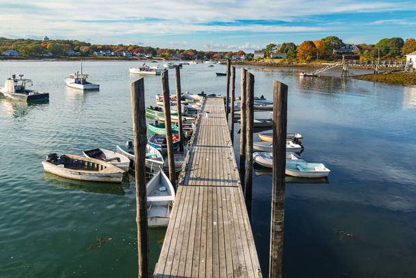 la vue sur le littoral pendant l'automne au Camp Ellis, Saco, Maine USA. Quai avec bateaux - Photo, image