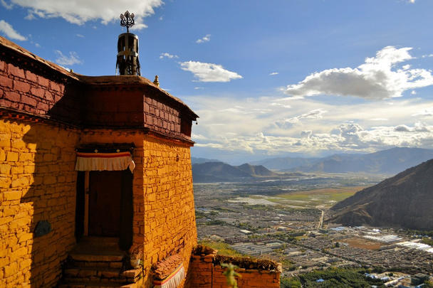 Utse Hermitage yläpuolella Sera luostari, Lhasa, Tiibet
 - Valokuva, kuva