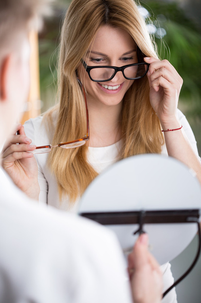 Woman choosing new glasses - Foto, Imagen