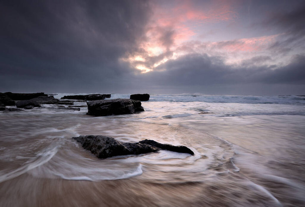 Okyanusta dramatik gün batımı - Fotoğraf, Görsel