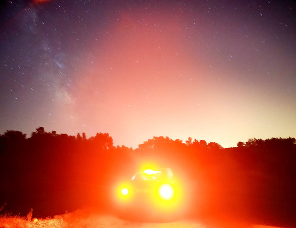 Yıldızlı ve samanyolu gece gökyüzü - Fotoğraf, Görsel