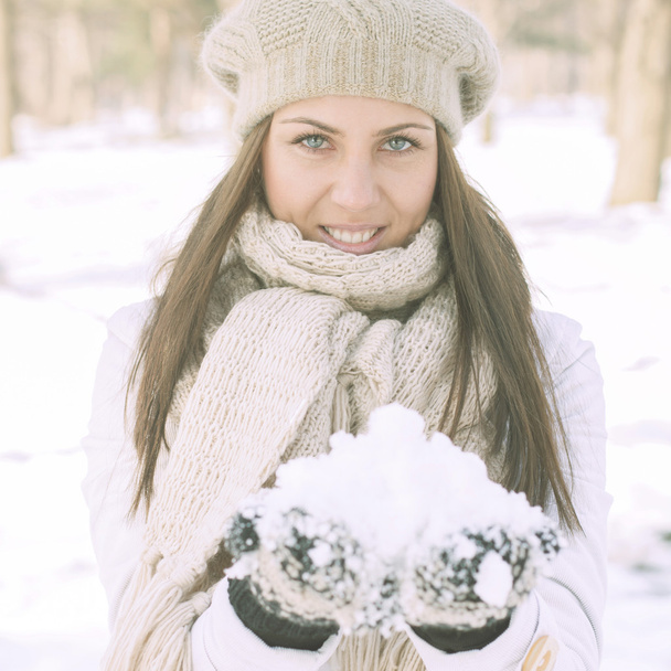 Mutlu güzel kış kadın - Fotoğraf, Görsel