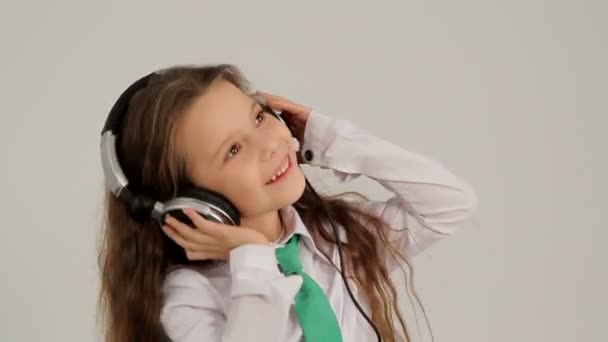 Little Girl Listening to Music With Headphones And Dancing - Footage, Video