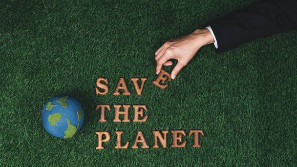 Campaña de concientización ecológica para el concepto del día de la Tierra muestra un mensaje organizado en Save Earth sobre fondo verde biofílico. Idea de concepto de gobernanza social ambiental para un futuro sostenible y más ecológico.Gyre - Foto, imagen