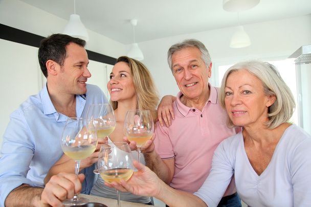 Family drinking wine - Foto, Imagem