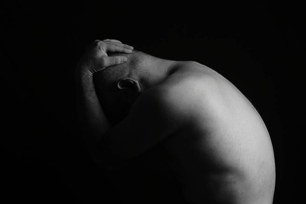 tělo výraz tělo pohyby muž v černé a bílé fotografie výtvarné umění silueta výraz - Fotografie, Obrázek