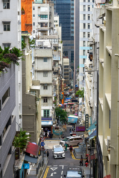 Bruisende straat wegen en hoogbouw in Hong Kong - Foto, afbeelding