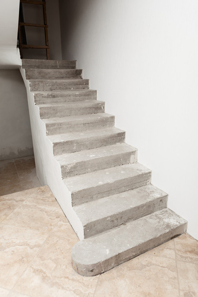escalier en béton en construction
 - Photo, image