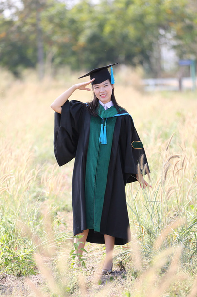 La chica en el día de la graduación
 - Foto, Imagen