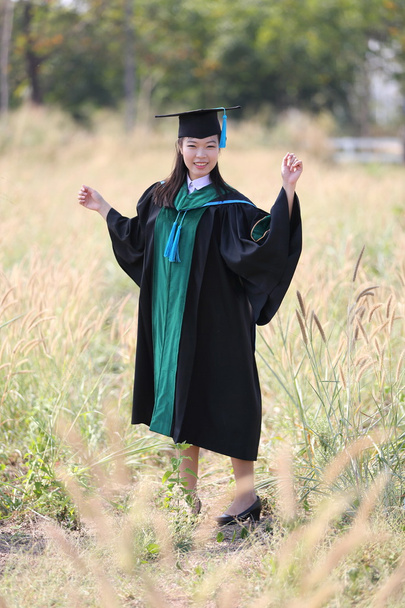La chica en el día de la graduación
 - Foto, Imagen