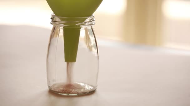 pink salt get store in a glass jar - Footage, Video