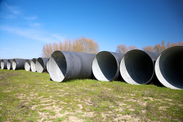 fekete nagy csővezetékek csoportja - Fotó, kép