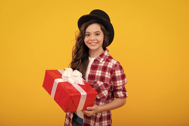 Teenager child with gift box. Present for holidays. Happy birthday, Valentines day, New Year or Christmas. Kid hold present box. Happy teenage girl, positive and smiling emotions - Foto, imagen