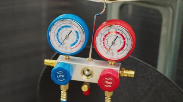 Close up shot of professional ac gauges vacuum pump used for checking HVAC system freon. Set of manometers showing high or low refrigerant levels in external air conditioner - Footage, Video