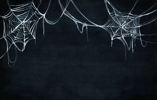 Silueta de tela de araña contra pared negra. Tema Halloween fondo oscuro. Fondo acuarela. - Foto, Imagen